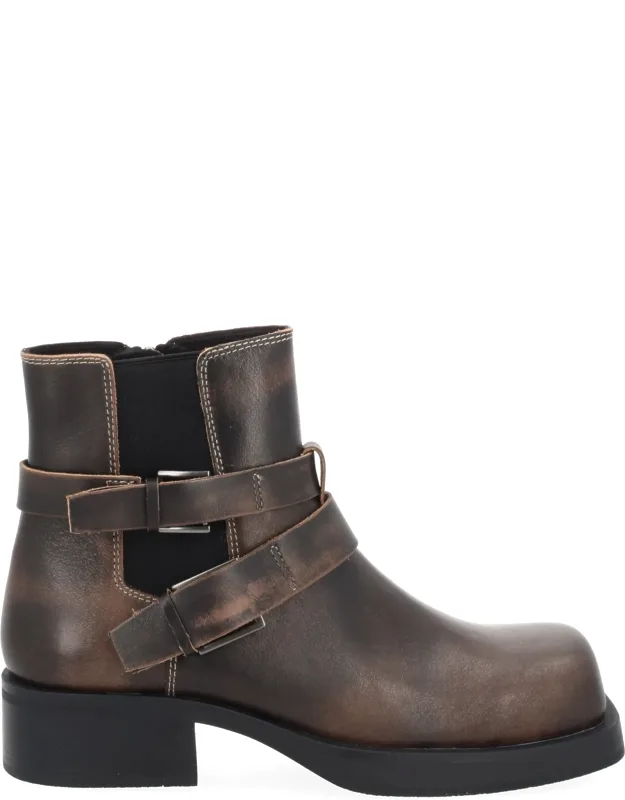 "yuri" Boot
