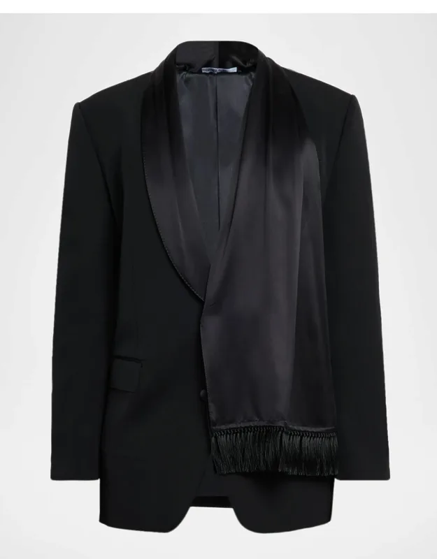 Silk Scarf And Shawl-lapel Dinner Jacket