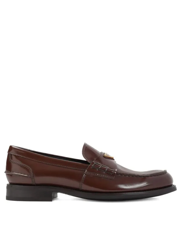 _flat Shoes With Logo Plaque And Stitching Detail_