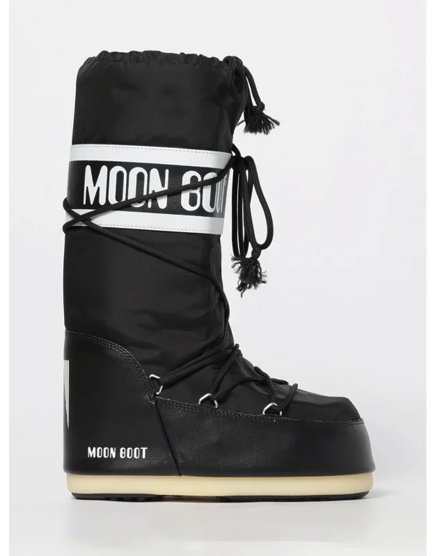 _flat Ankle Boot With A Sleek Design_