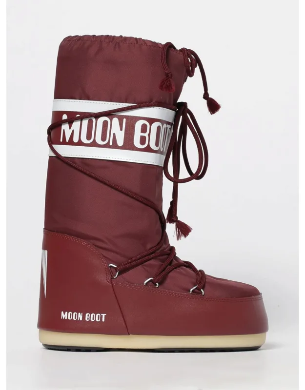 _flat Ankle Boot With A Sleek Design_