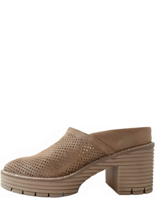 Mansi Clogs