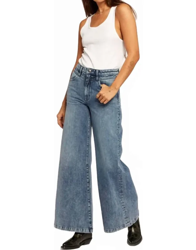 Timeless Flare Jeans