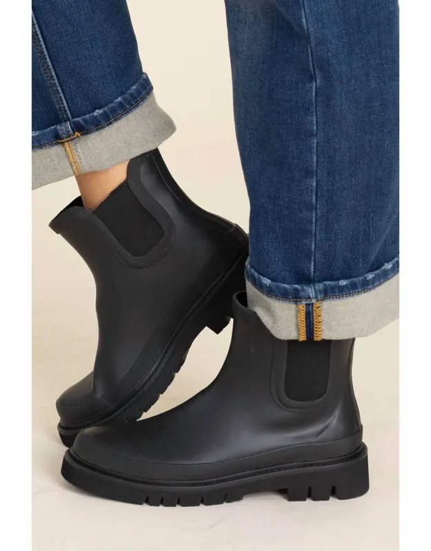 Pull On Lug Sole Boots