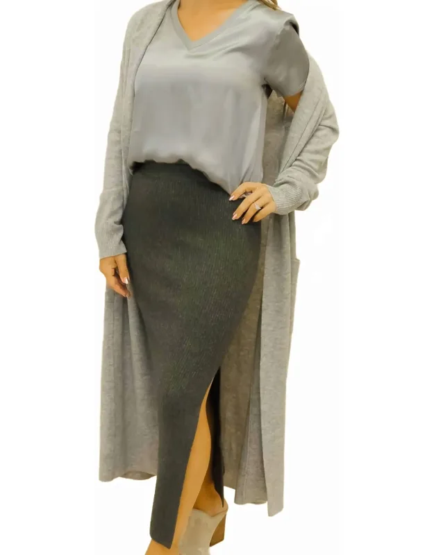 Vesta Long Cardigan With Convenient Pockets And Luxurious Wool Blend