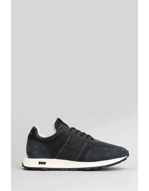 Tour Low Sneakers