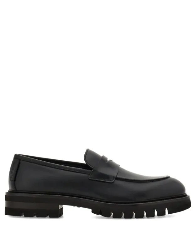 Flat Shoes With Saddle Strap And Raised Vamp Stitching