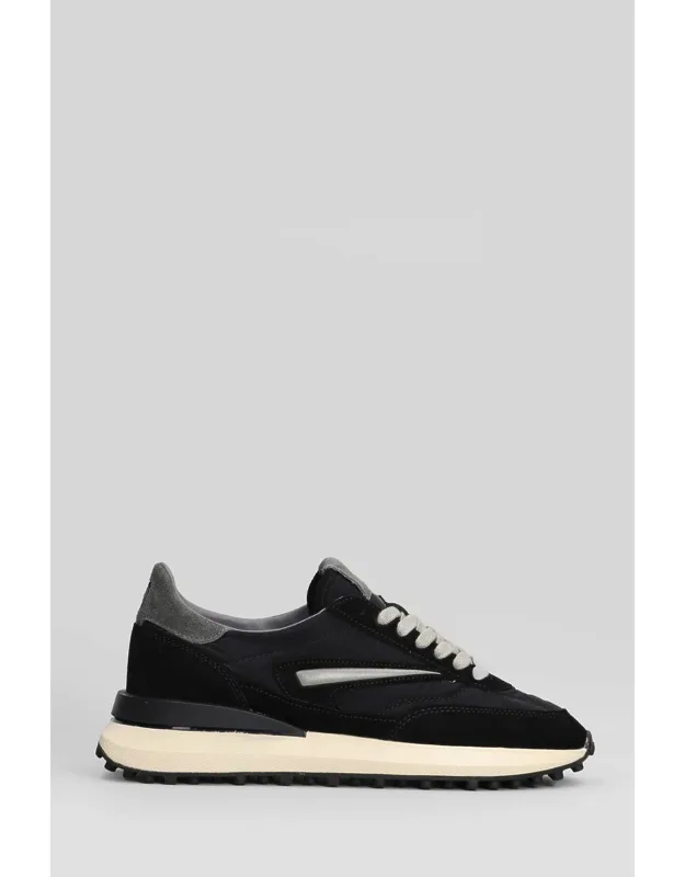 Sneakers With Round Toe And Laces