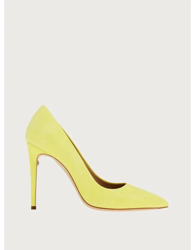 Pointed-toe Pumps