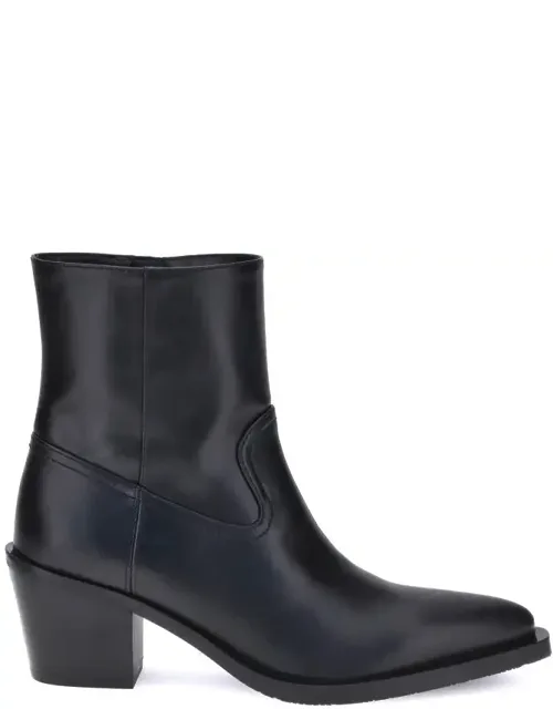 Tate Ankle Boots With Pointed Toe Silhouette And Block Heel