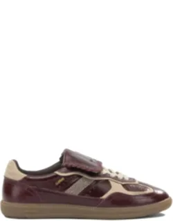 "sneakers"