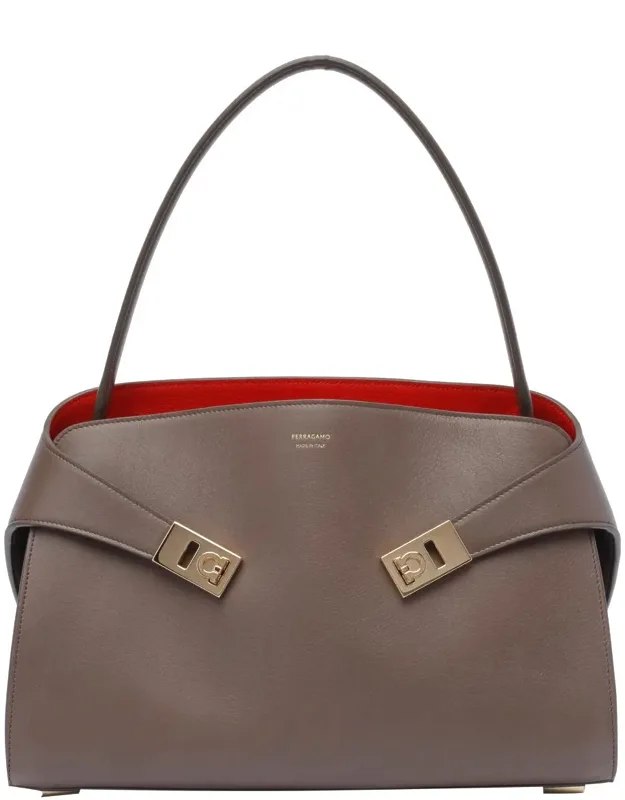 Clay Hug Shoulder Bag With Magnetic Closure And Adjustable Strap