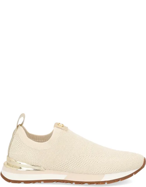 Nova Slip-on Sneakers