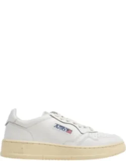 Autry Medalist Low Sneakers In Leather With Padded Ankle Collar And Durable Rubber Sole