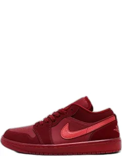 Air 1 Low Se Casual Shoes In Team Red/sierra Red With Lipstick Kiss Graphic And Encapsulated Air-sole Unit