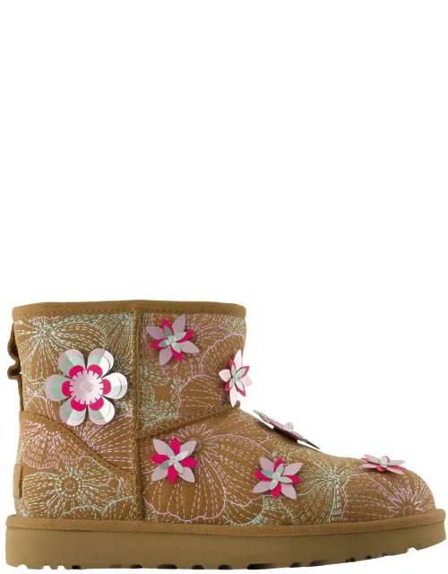 Classic Mini Meadow Ankle Boots