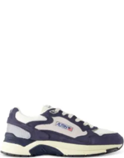 Hyperway Low-top Round-toe Sneakers