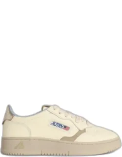 'medalist Low Leather Sneakers With Padded Collar And Gold Heel'