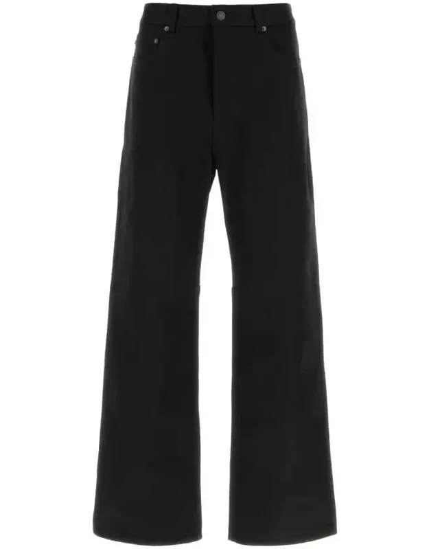 Pants With Curved Knee Design