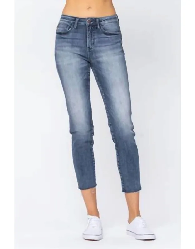 Cropped Relaxed Fit Jeans
