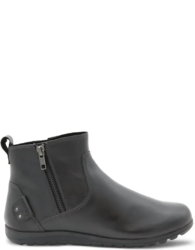 Select Flat Boots