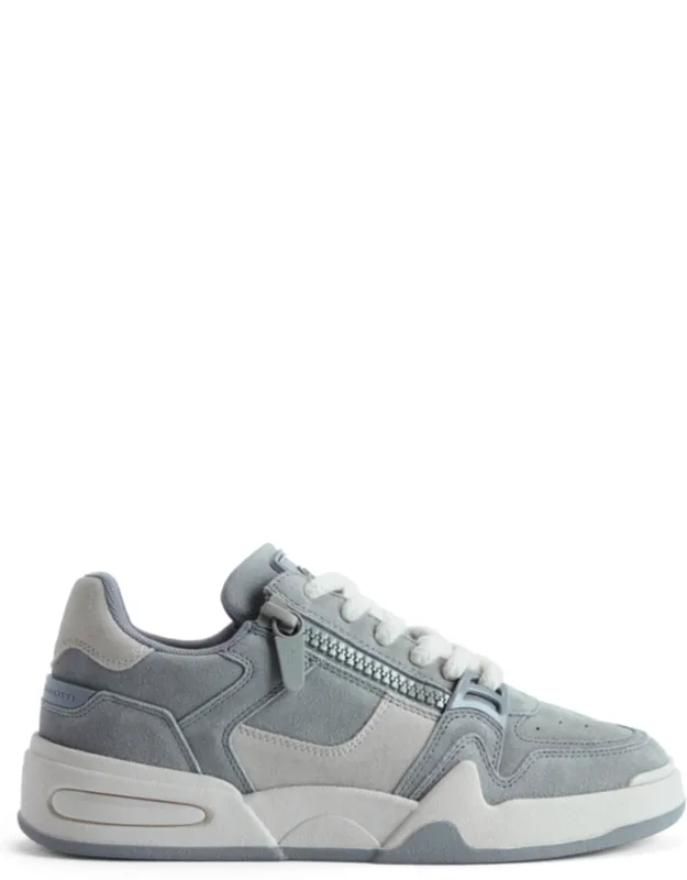 Low-top Sneakers