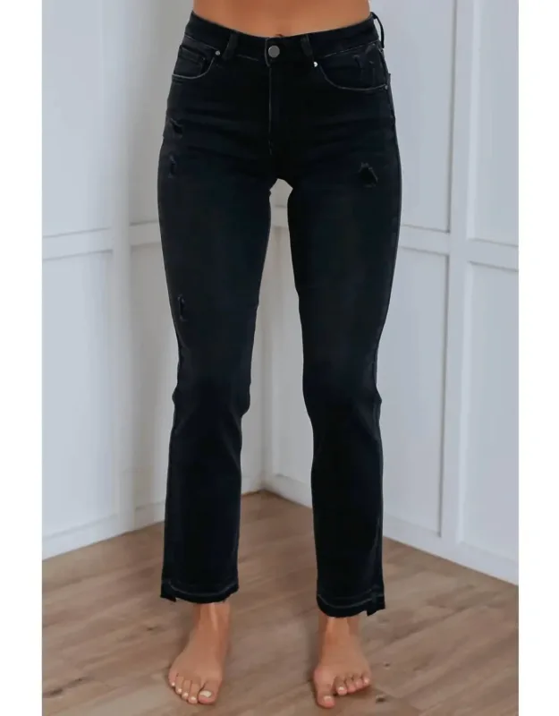 Boyfriend Jeans With Raw Hem