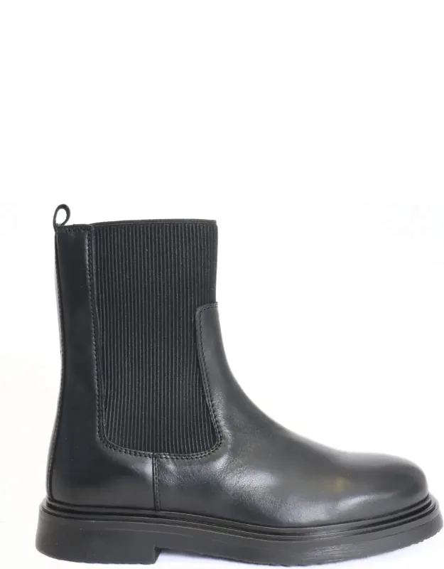 Friia Boots