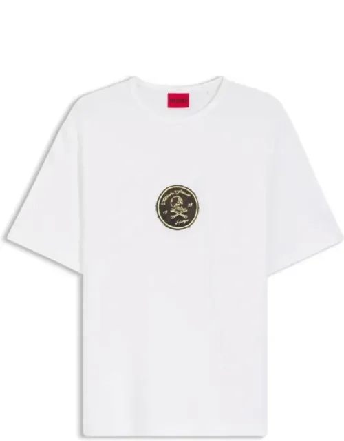 Embroidered-badge T-shirt