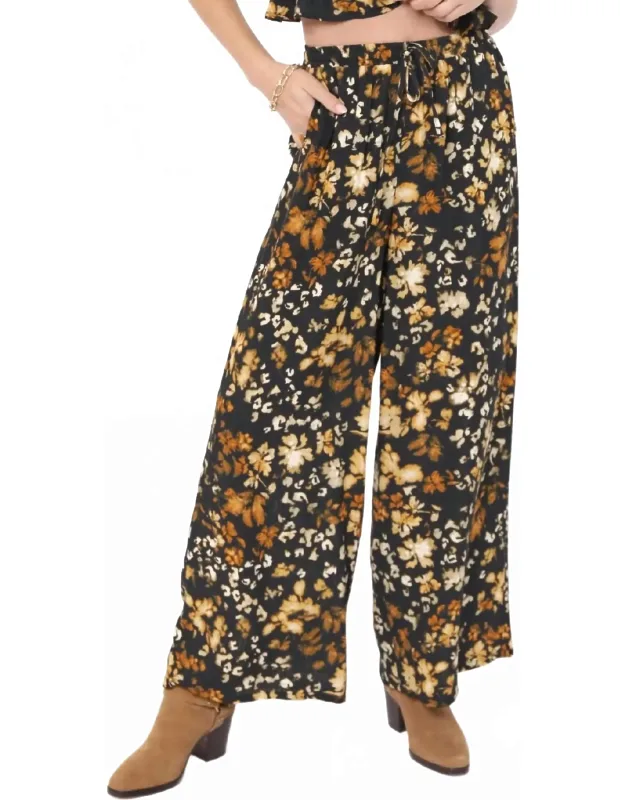 Relaxed Wide-leg Pants