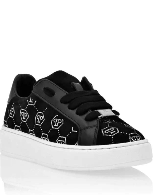 Suede Lo-top Sneakers