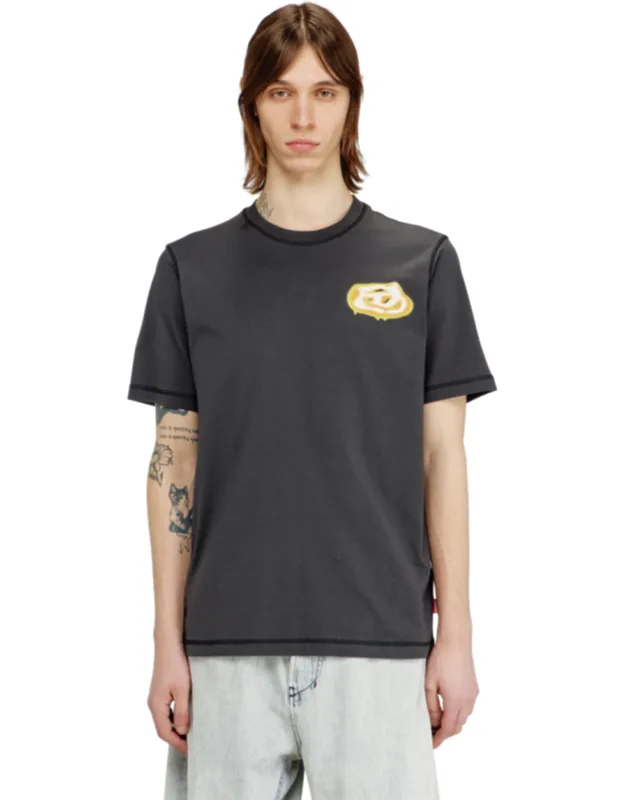 T-shirt With Contrasting Stitching