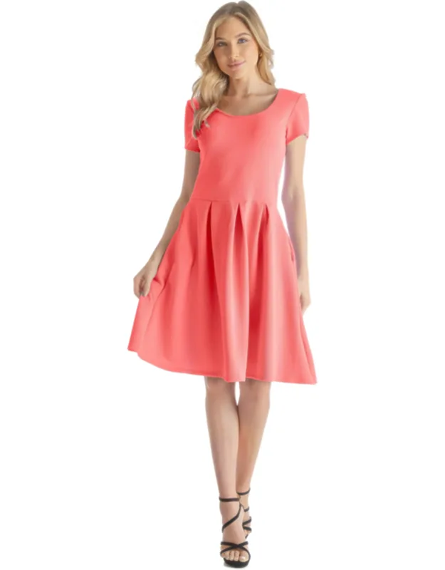 Scoop Neck Short Sleeve Knee Length Pleated A Line Pocket Dress