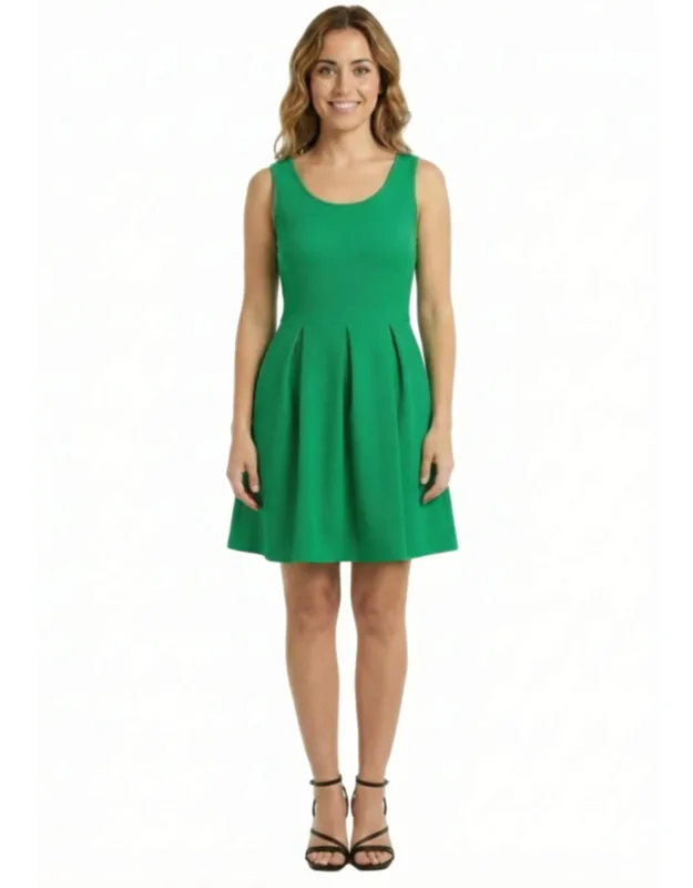Petite Scoop Neck Sleeveless Pleated Knee Length Pocket Fit And Flare Dress