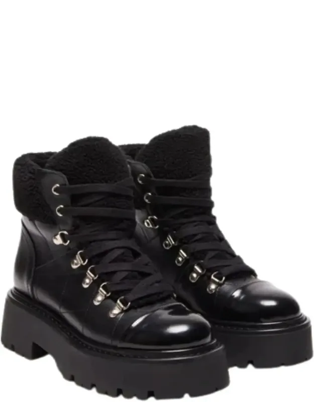 Reyen Boots