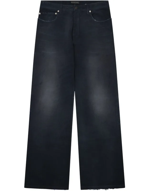 Jeans With Knee Bend