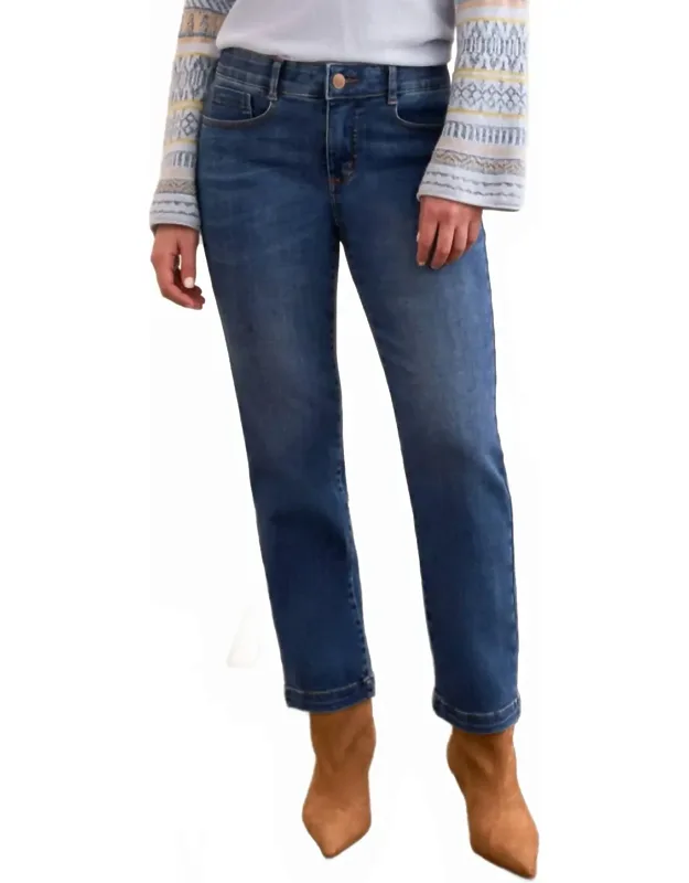 Hugging Straight Leg Crop Jeans