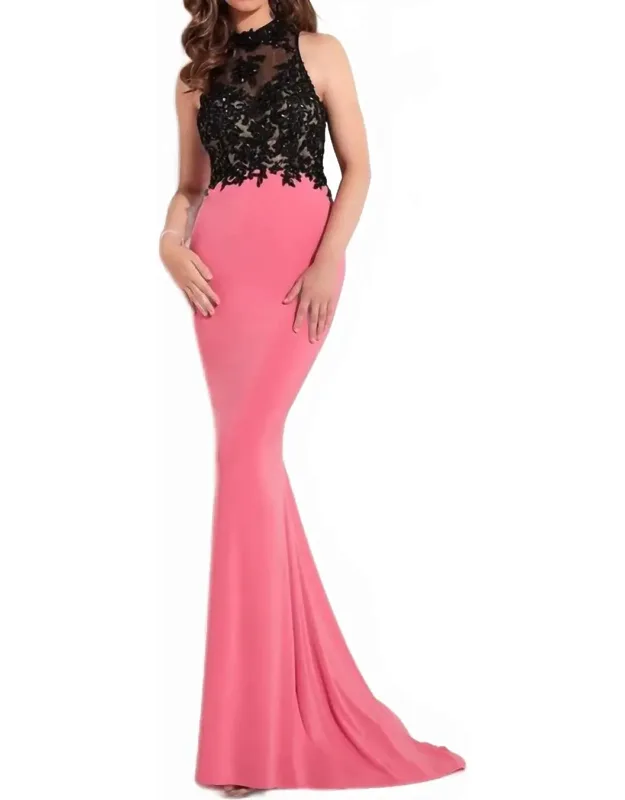 Elegant Fitted Sleeveless Prom Dress