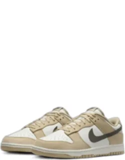 Dunk Low Sneakers