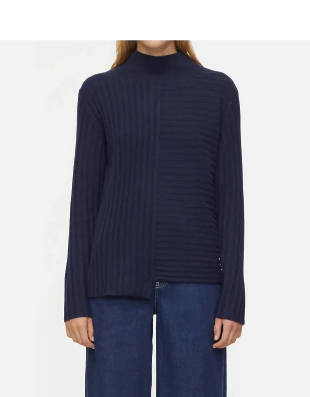Turtleneck Pullover
