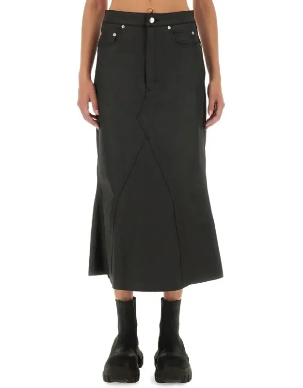 Denim Skirt With Distinctive Seam Design And Functional Pockets