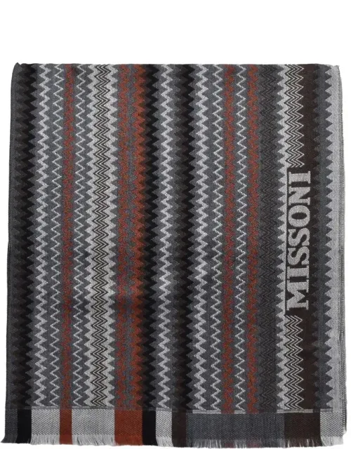 Grey Scarf With Zigzag Pattern And Fringed Edges