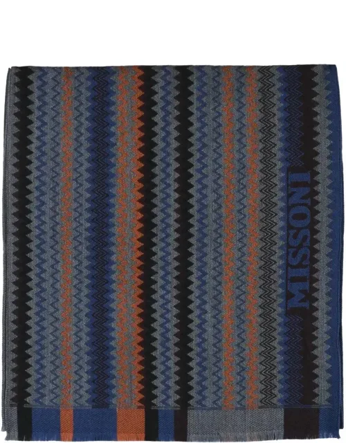 Scarf Crafted From 100% Premium Wool For Optimum Warmth And A Soft Touch.