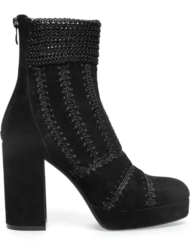 Yasmin Boots In Suede