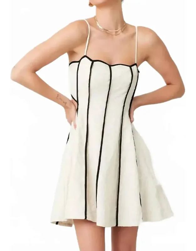 Embroidery Curve Mini Dress