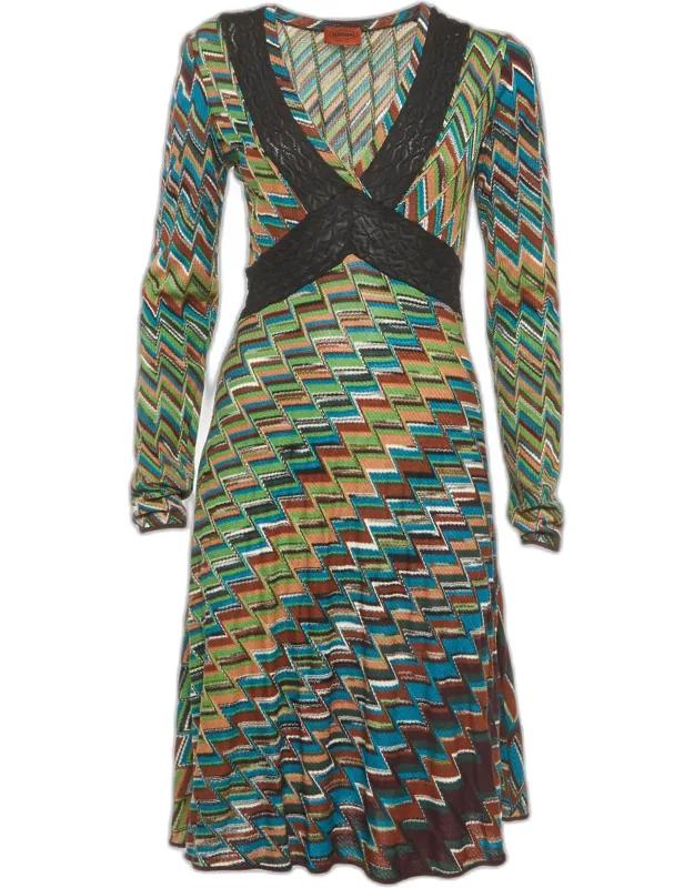 Zig Zag Pattern Knit V Neck Mini Dress