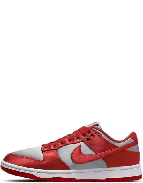 Dunk Low Sneakers