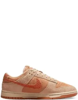 Dunk Low Sneakers