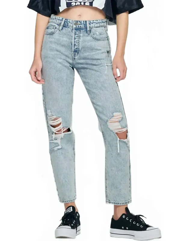 Boyfriend Jeans In Light Distressed Wash