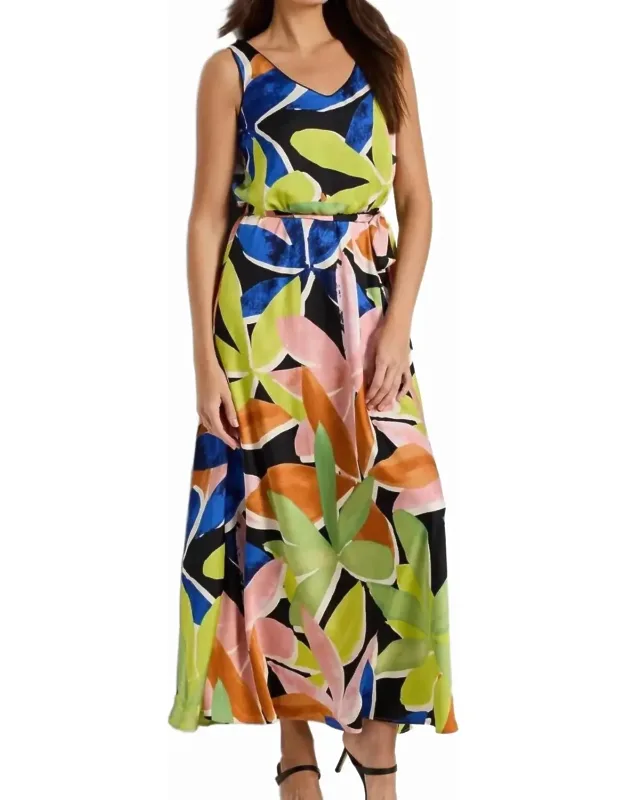 Mega Blooms Bianca Dress - Versatile Floral Pattern